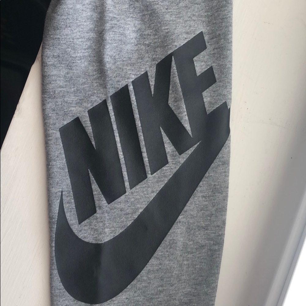 NIKE barely worn grey cotton leggings